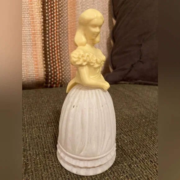 Avon Accents Avon Fashion Figure Victorian Lady Beauty Bottle